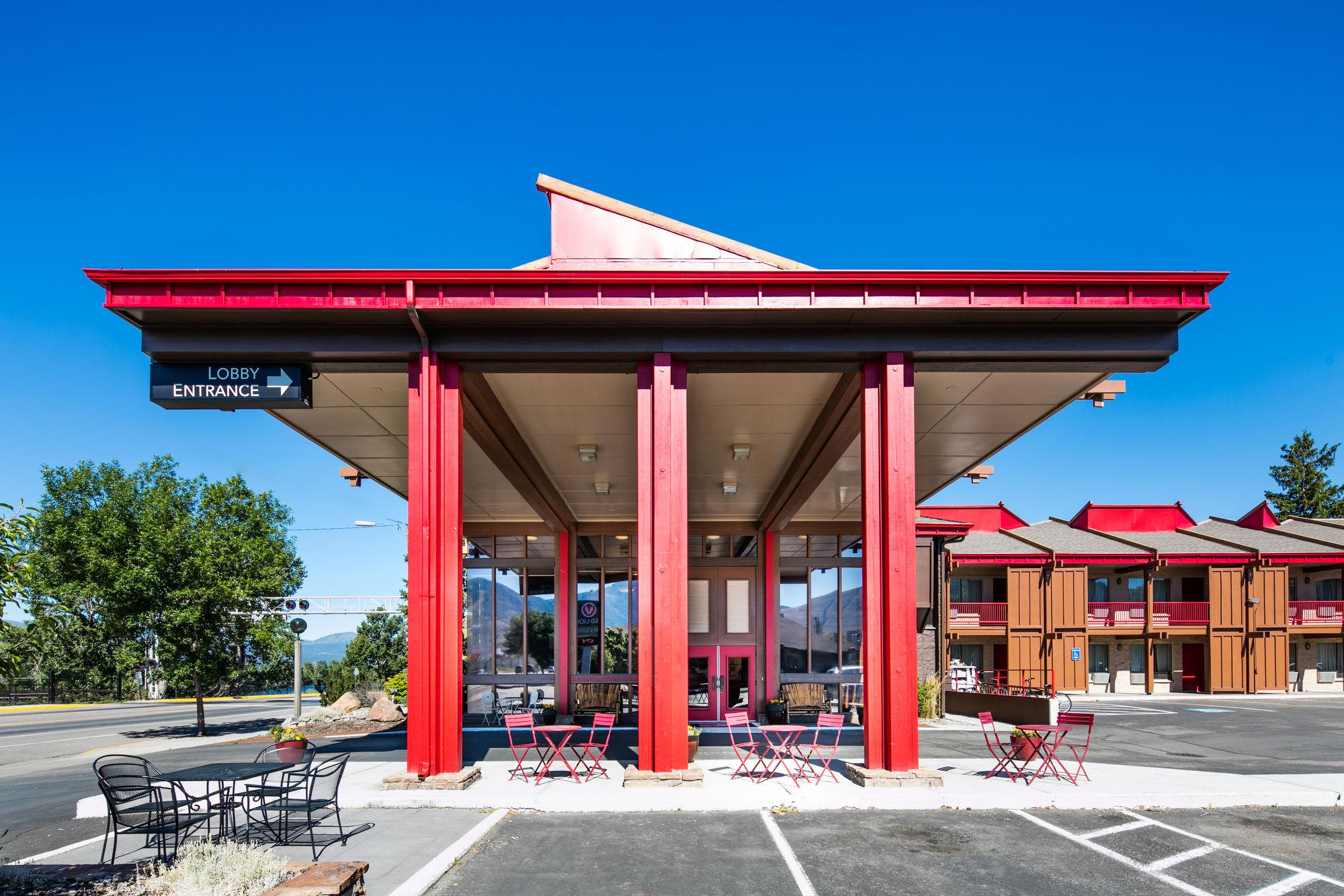Red Lion Inn & Suites Missoula Exterior photo
