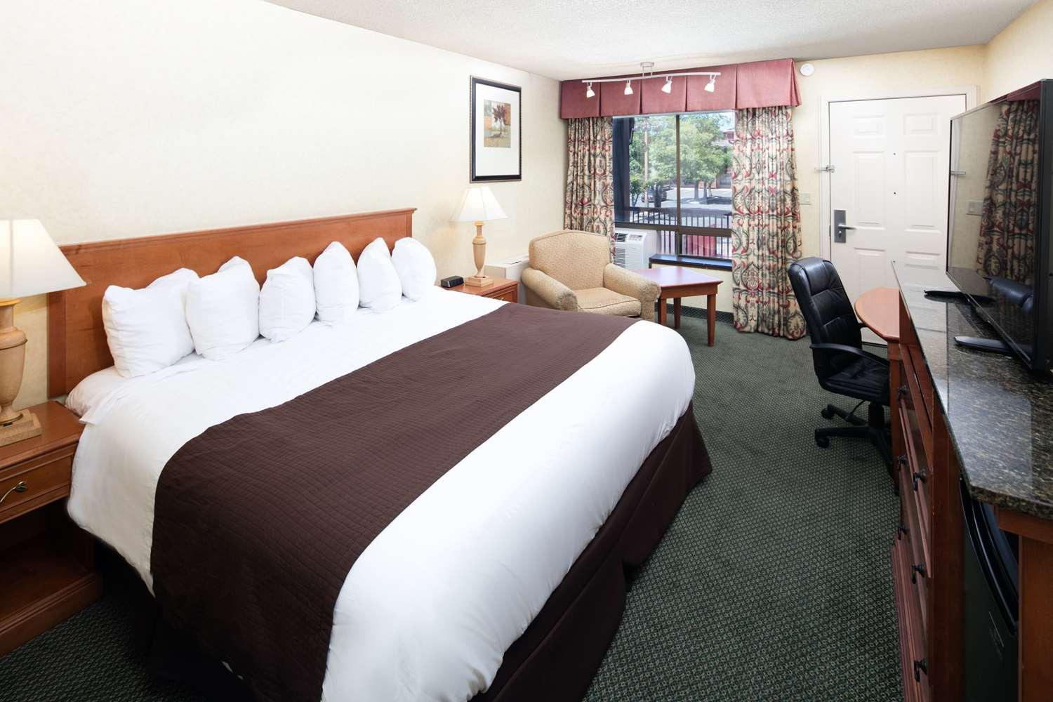 Red Lion Inn & Suites Missoula Exterior photo
