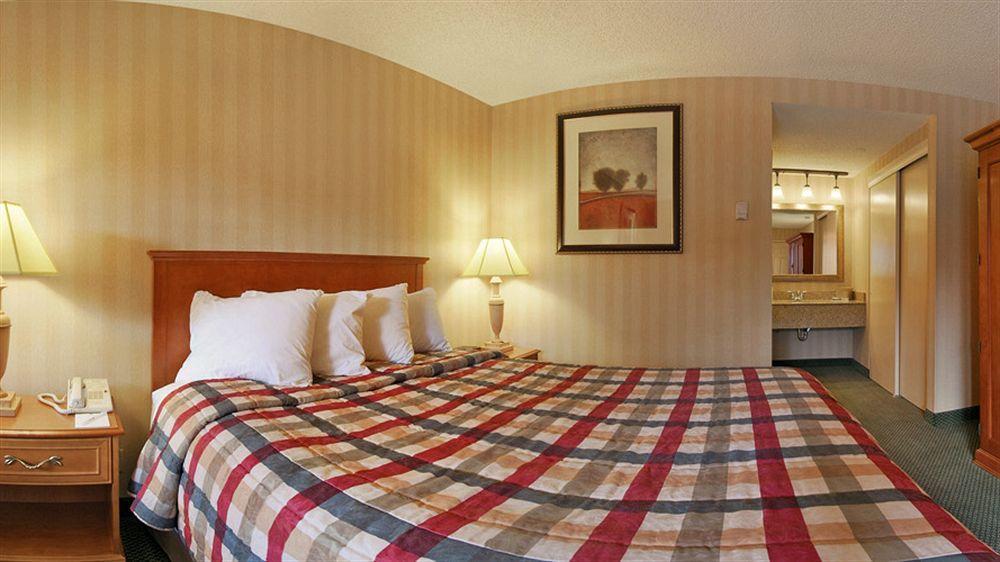 Red Lion Inn & Suites Missoula Exterior photo