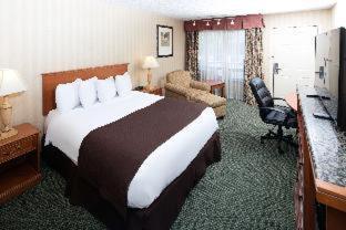 Red Lion Inn & Suites Missoula Room photo